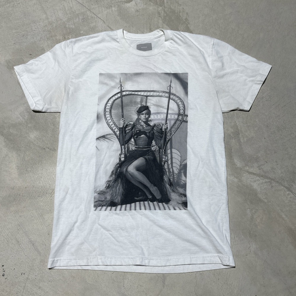 Beyonce Formation World Tour T Shirt Women's SZ M 2016 Concert Tour Tee STAIN*